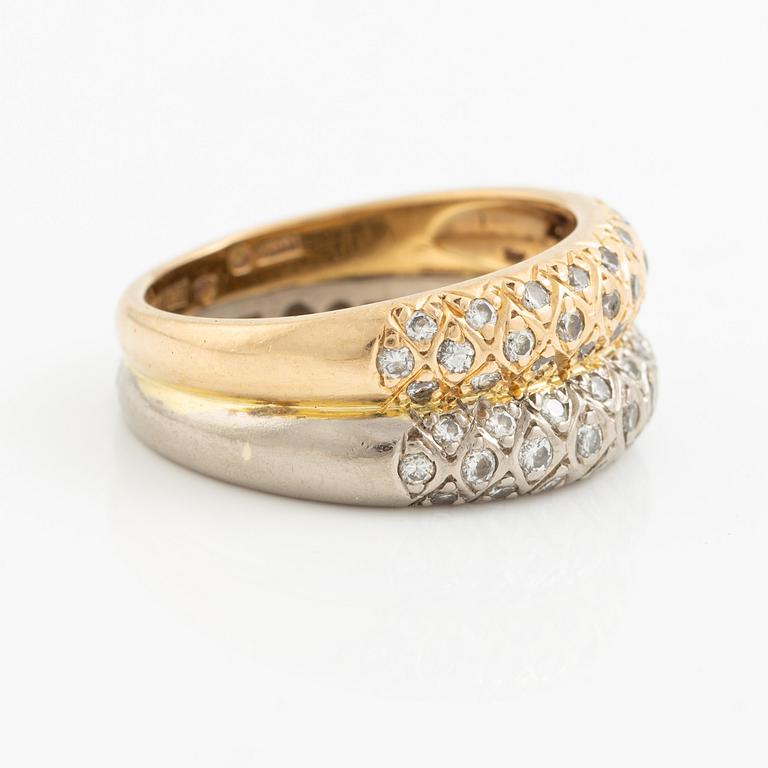 Ring 18K guld och vitguld med runda briljantslipade diamanter.