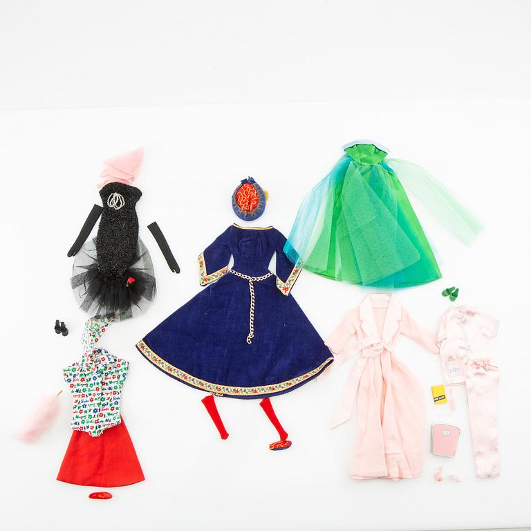 Barbie clothes 5 sets. Vintage including "Slumber party" Mattel 1965. "Fun at the fair" Mattel 1965.