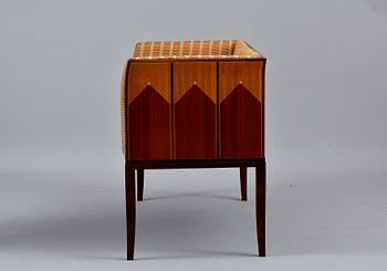 Eliel Saarinen, A FIVE PIECE SET OF FURNITURE.