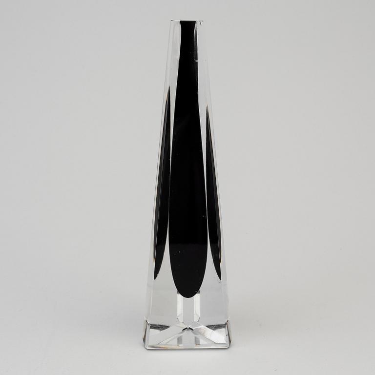 A Vicke Lindstrand glass vase, for KOsta, 1950s.