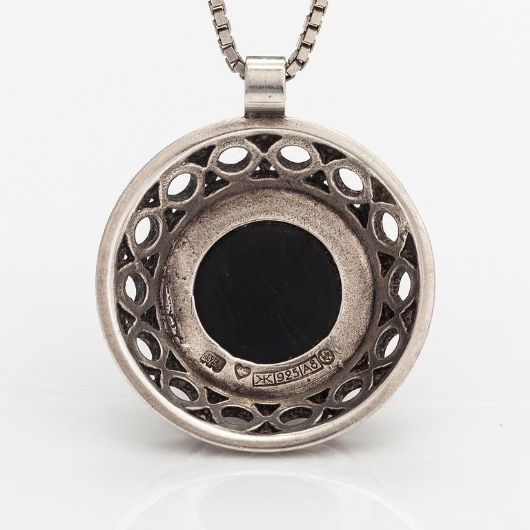 Kai Lindström, A sterling silver necklace with  spectrolite. Kalevala Koru, Helsinki 1978.