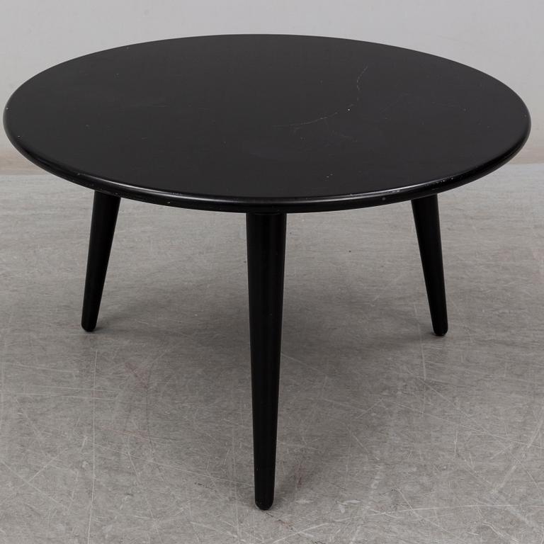 HANS J WEGNER, a model CH 008 coffee table.