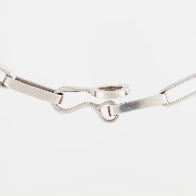 KARL-INGEMAR JOHANSSON, Göteborg, 1969, a necklace.