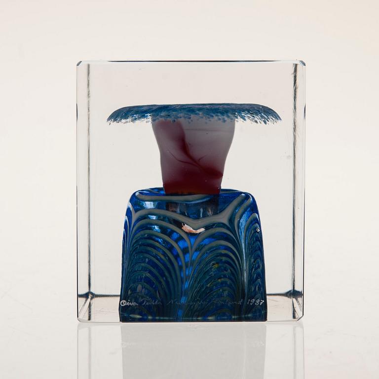 ÅRSKUB, glas, signerad Oiva Toikka, Nuutajärvi 1987.