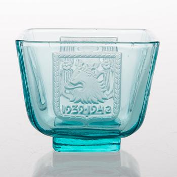 A glass bowl, "Mottimalja" 1939-1942 Riihimäki Lasi Oy.