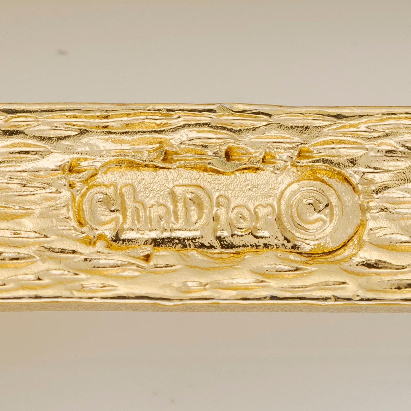 Dior necklace in gold metal.