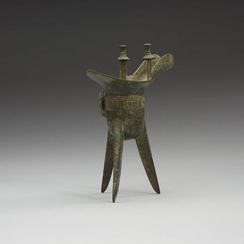 An archaic bronze ritual libation vessel (Jue), presumably Shang dynasty (1600 BC-1046 BC).