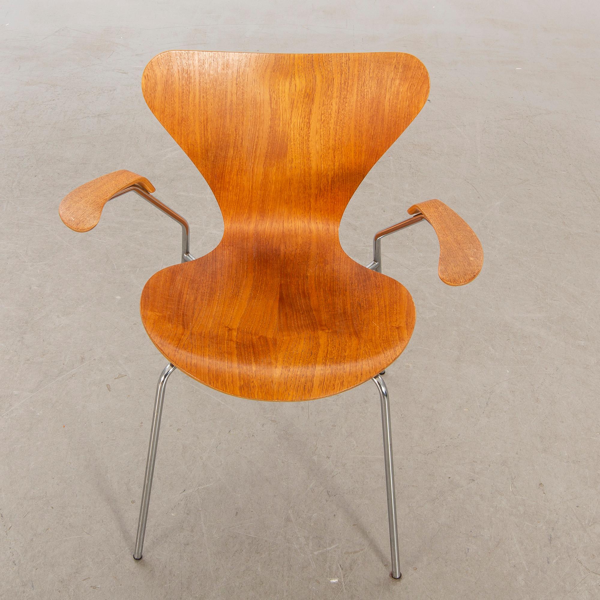 Arne Jacobsen, "Sjuan", teak, karmstol, Fritz Hansen.