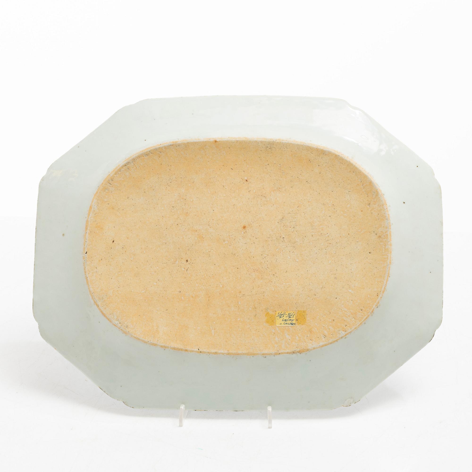 Stekfat, kompaniporslin. Qingdynastin, Qianlong (1736-95).