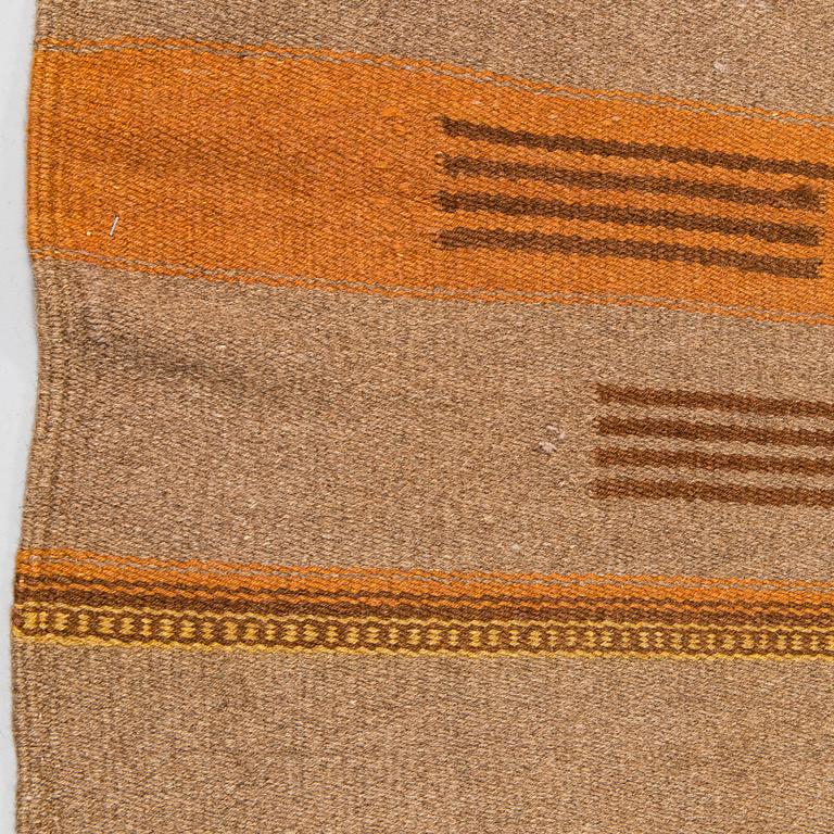 A 1930s Finnish flat weave carpet. Circa 270x175 cm.