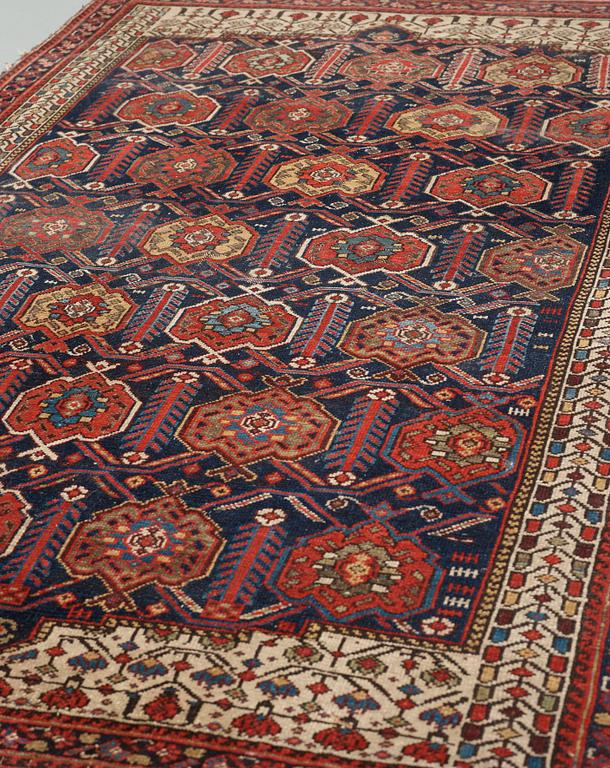 SEMI-ANTIQUE KURDISH probably. 176 x 121 cm (as well as approximitley 6-7 cm patterned flat weave at each end).