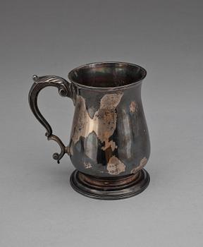 MUGG, silver, William Shaw & William Priest London 1757-58. Total vikt 340.