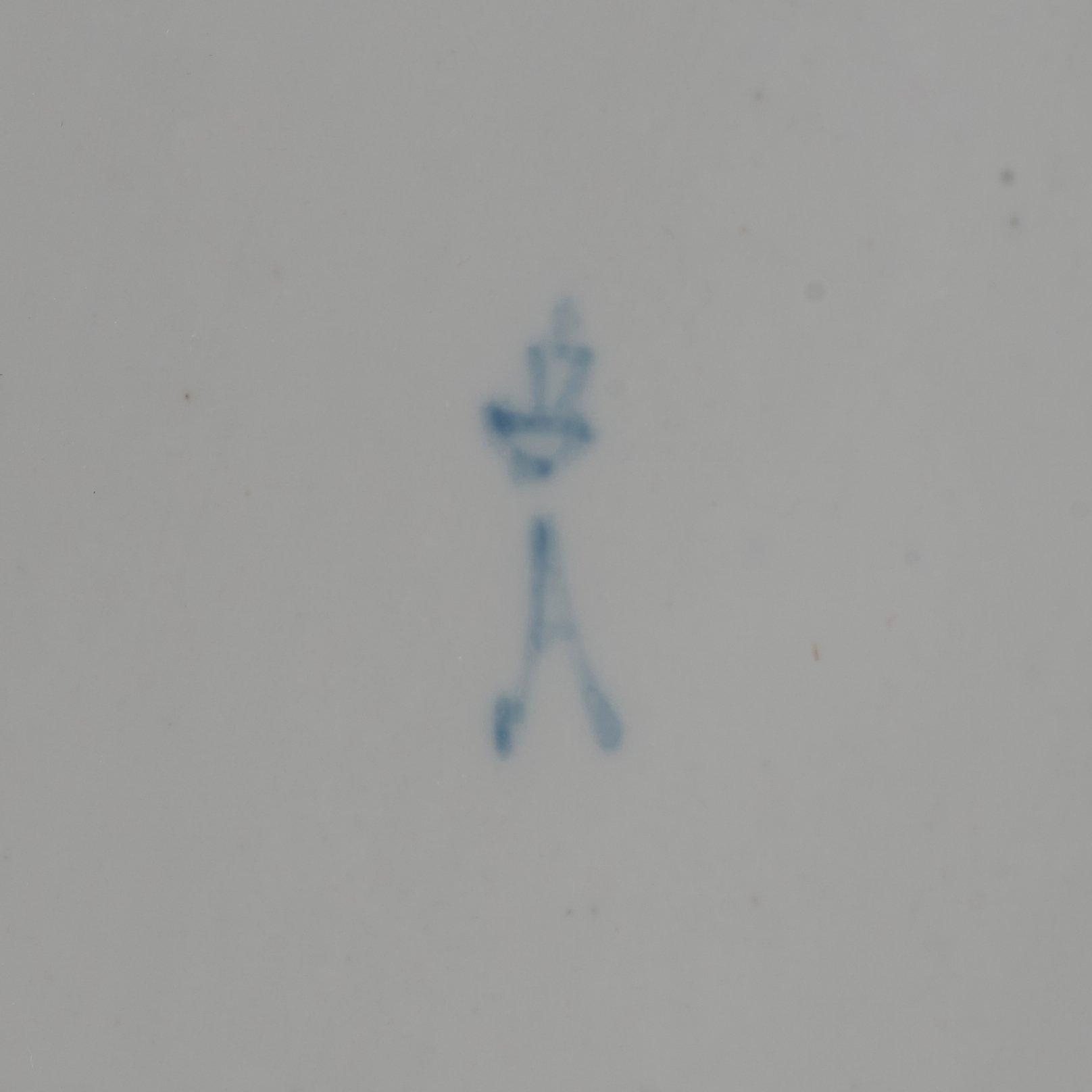 A Russian chesnut basket and stand, Imperial Porcelain Manufactory, St Petersburg, period of Alexander I (1801-25).