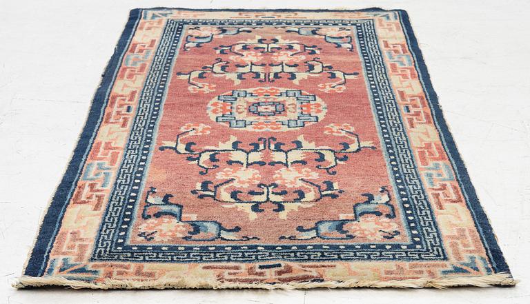 A Chinese rug, semi-antique/antique, 129 x 67 cm.