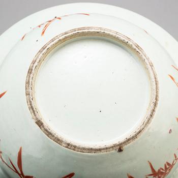 A famille rose wash basin, Qing dynasty, second half of the 19th century.