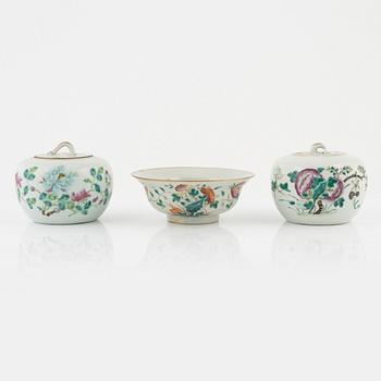 A set of four famille rose boxes with covers and a bowl, late Qing dynasty.