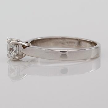RING, 18K vitguld och solitär briljantslipad diamant ca 0.67 ct.