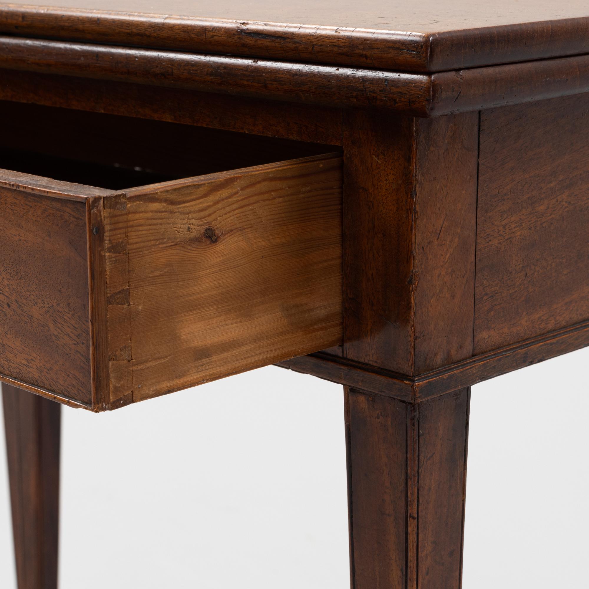 A lat Gustavian mahogany card table, early 19th Century. - Bukowskis