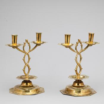 KANDELABER, ett par, barockstil, mässing, omkring sekelskiftet 1800/1900.