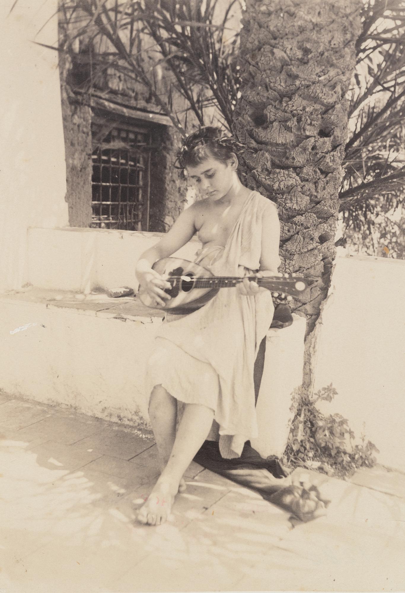 Wilhelm von Gloeden, mapp med 5 fotografier.
