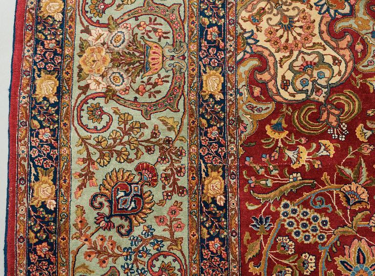 MATTO, a semi-antique Tabriz, ca 339 x 253,5 cm.