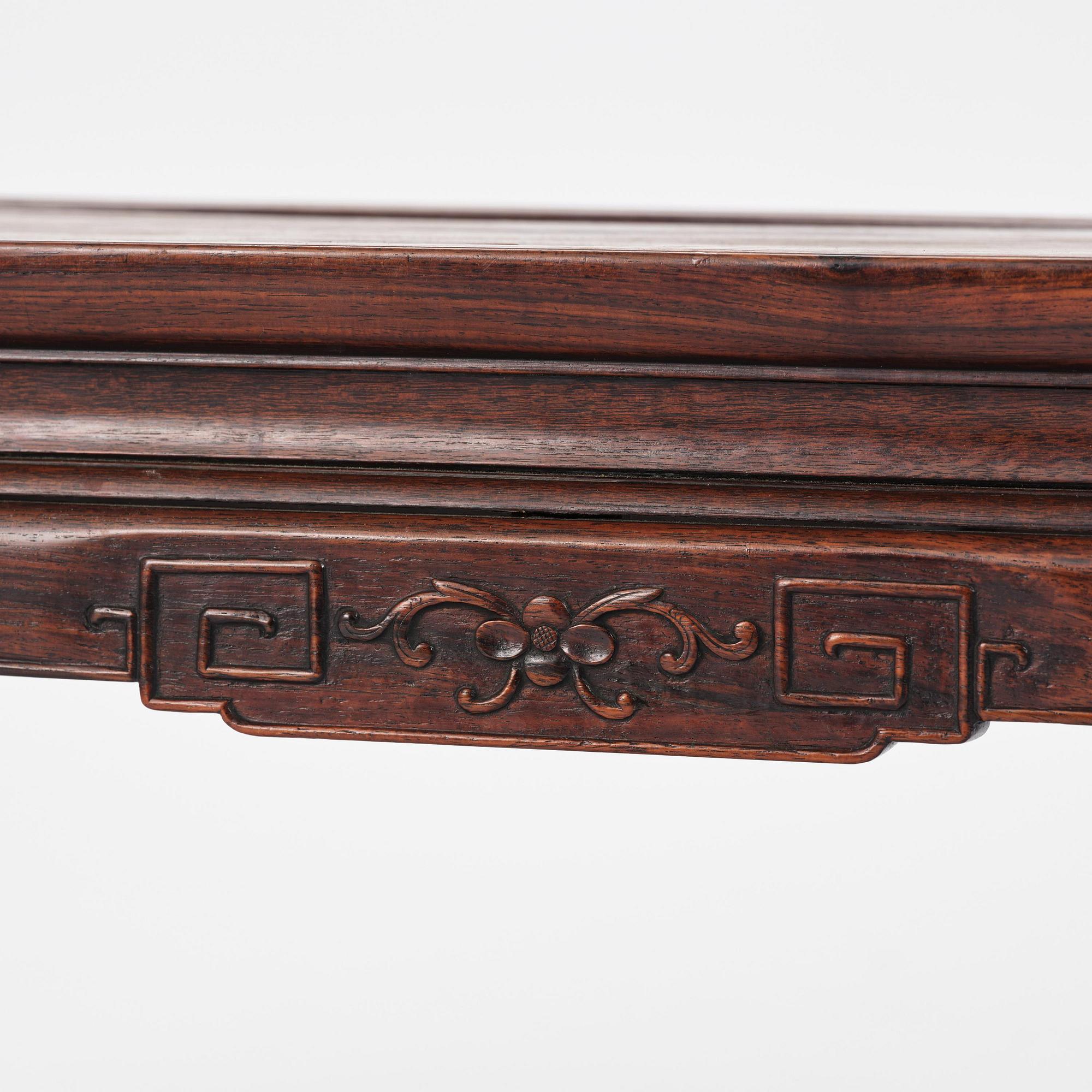 Bord, hardwood. Qingdynastin, 1800-tal.