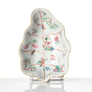 A famille rose leaf shaped dish, Qing dynasty.