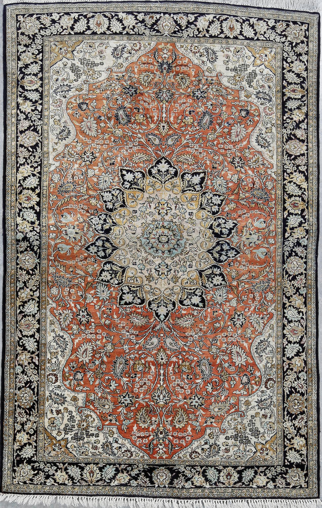 MATTA, silke Ghom, ca 211x136 cm.