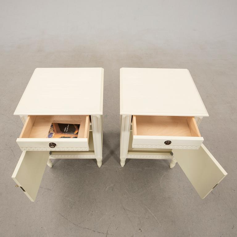 Sängbord ett par "Svensk Provins" Gustaviansk stil, Lundbergs möbler Tibro 1997.