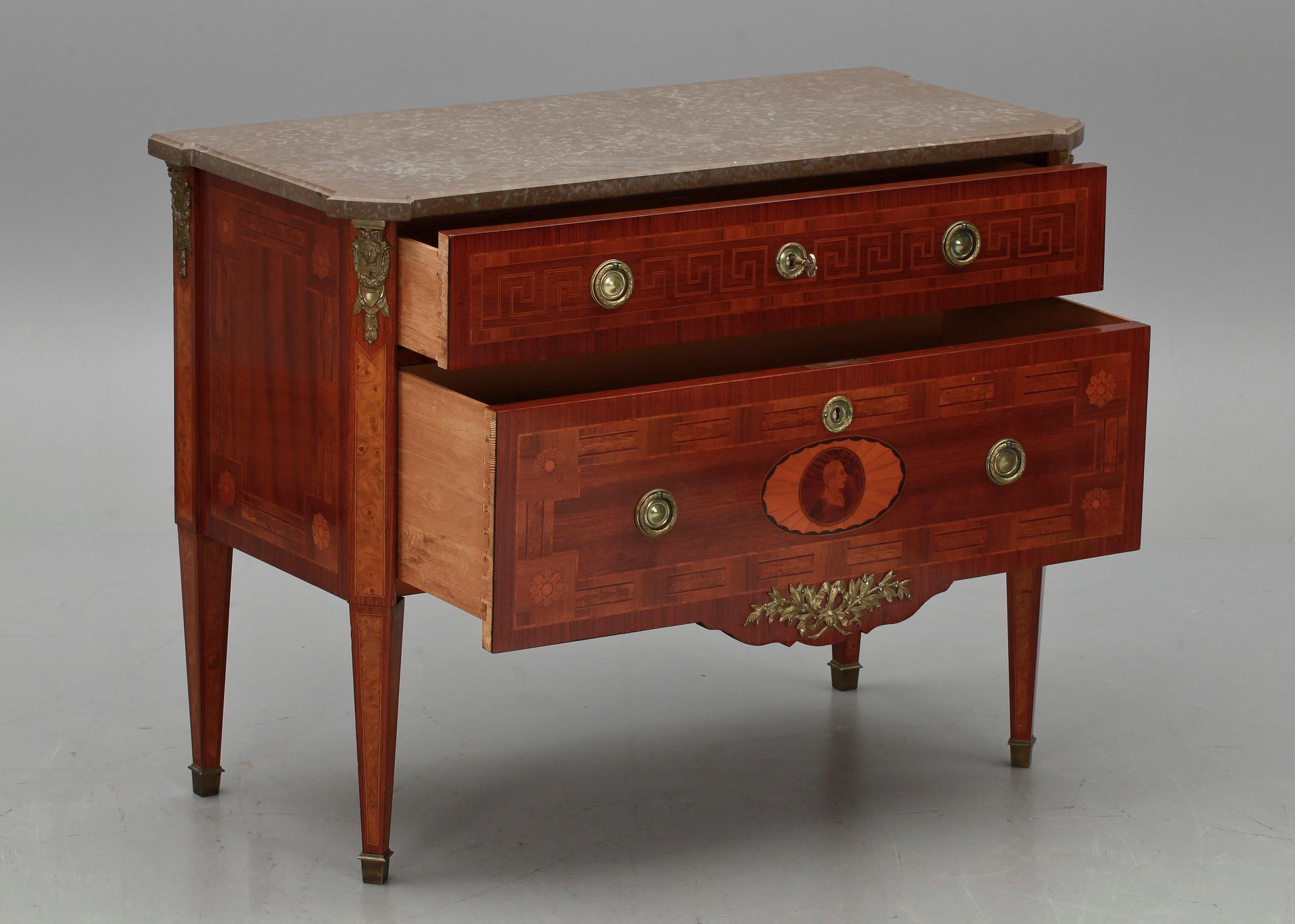 BYRÅ, gustaviansk stil. 1900-talets början.