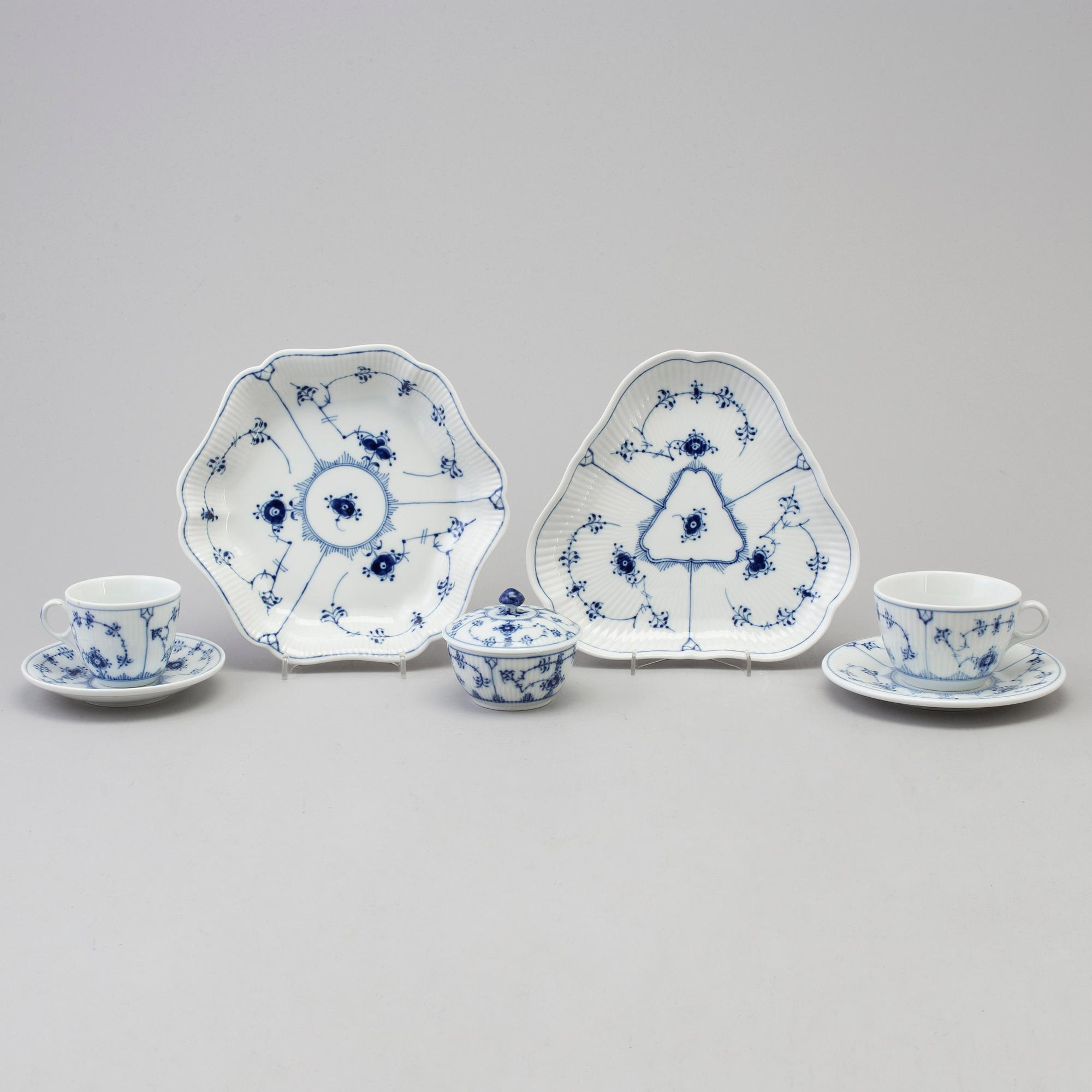 ROYAL COPENHAGEN, te- och kaffeservis, 26 delar, porslin, "Musselmalet Riflet", Danmark.