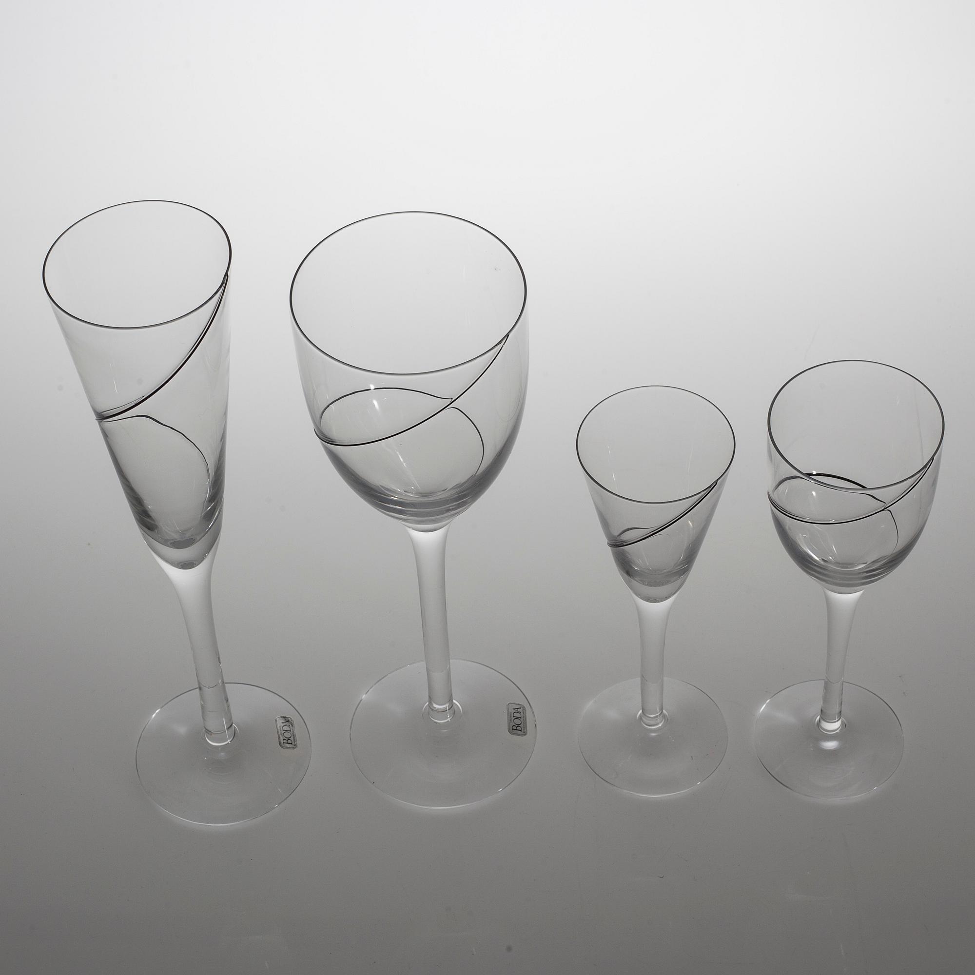 ANNA EHRNER, 48 delar, glas, "Line", Kosta Boda, 1900-talets slut.