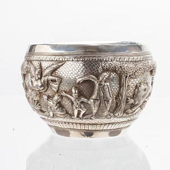 SKÅL, ostämplad silver, troligen Indien 1900-tal. Tot. vikt ca 613,9 cm.