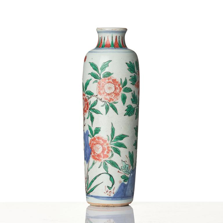 A wucai 'sleeve' vase, Transition, 17th century.