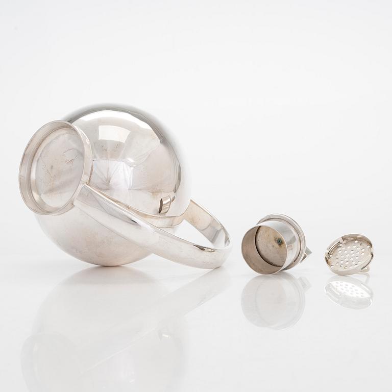 Sylvia Stave, cocktailshaker, silver, stämplad PV och med finsk kontrollstämpel Tillander, Helsingfors 1955.