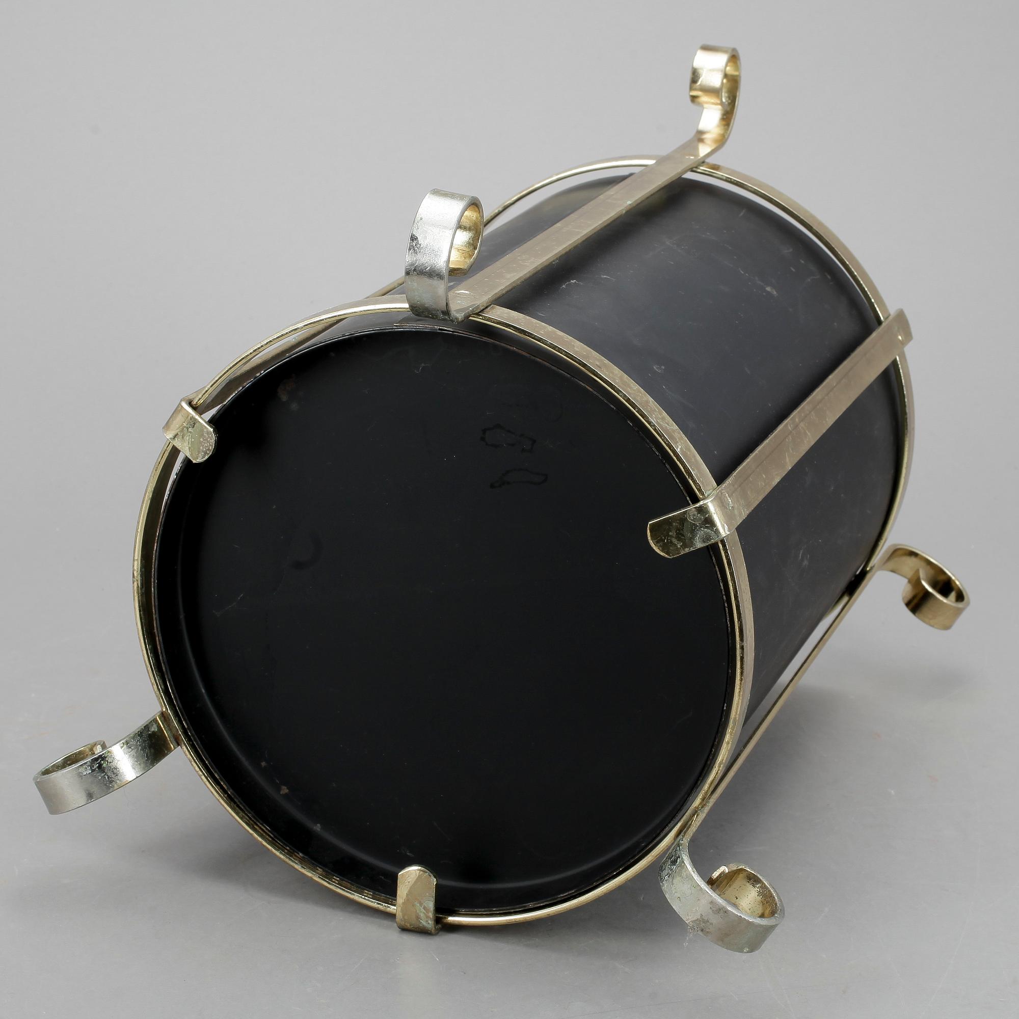 PARAPLYSTÄLL, 1900-talets första hälft.