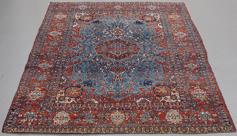 MATTO, a semi-antique Esfahan, ca 214,5 x 145-149 cm.