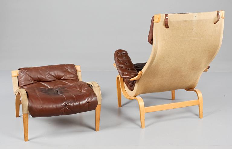 FÅTÖLJ SAMT FOTPALL, "Pernilla", Bruno Mathsson, 1900-talets andra hälft.