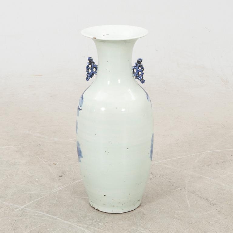 Floor vase China around 1900 porcelain.