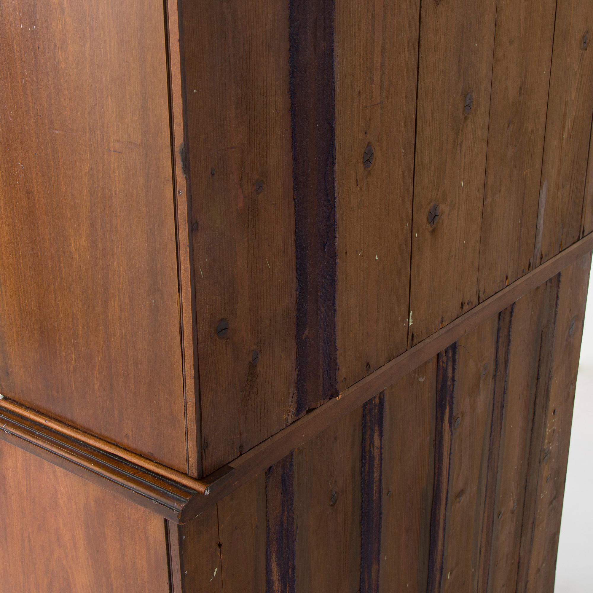 Vitrinskåp, 1900-talets första hälft.