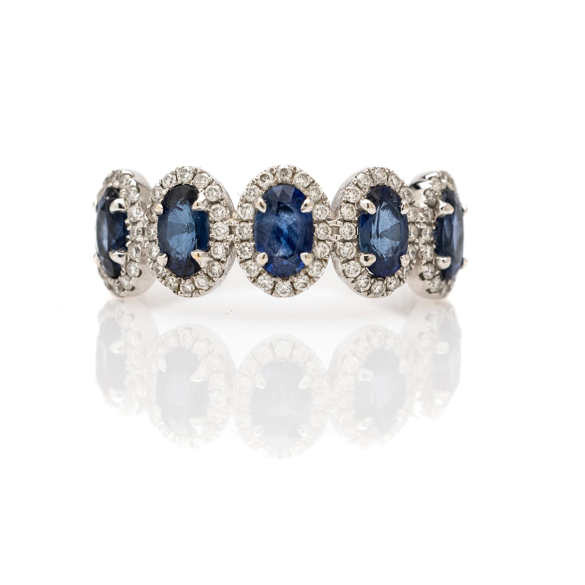 Ring, 14K gold with sapphires and brilliant-cut diamonds.