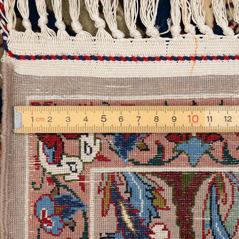 Carpet, Isfahan, figural, approx. 160 x 105 cm.