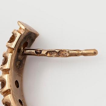 Korvakorut, 14K kultaa ja briljanttihiottuja timantteja.