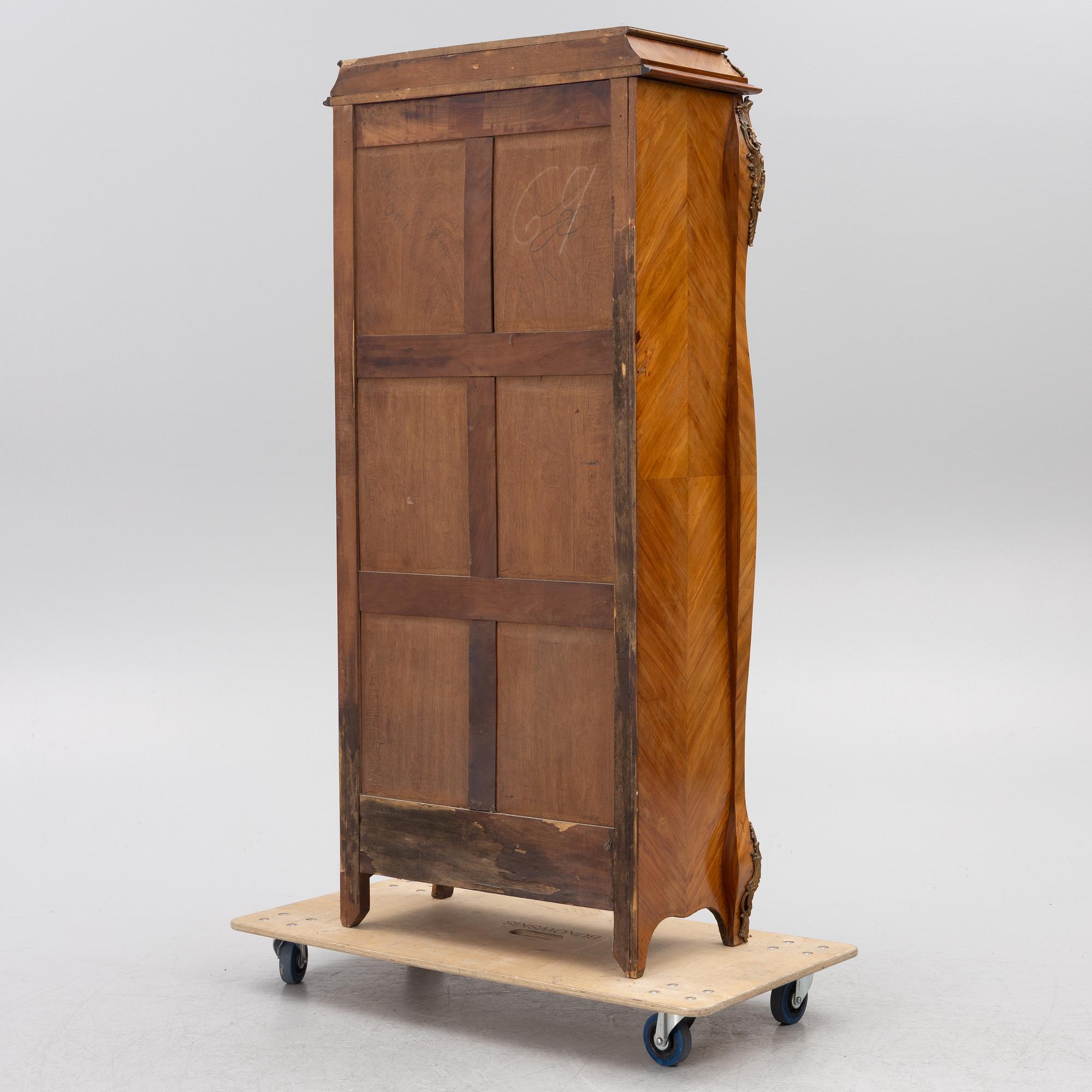 Display cabinet, second half of the 19th century.
