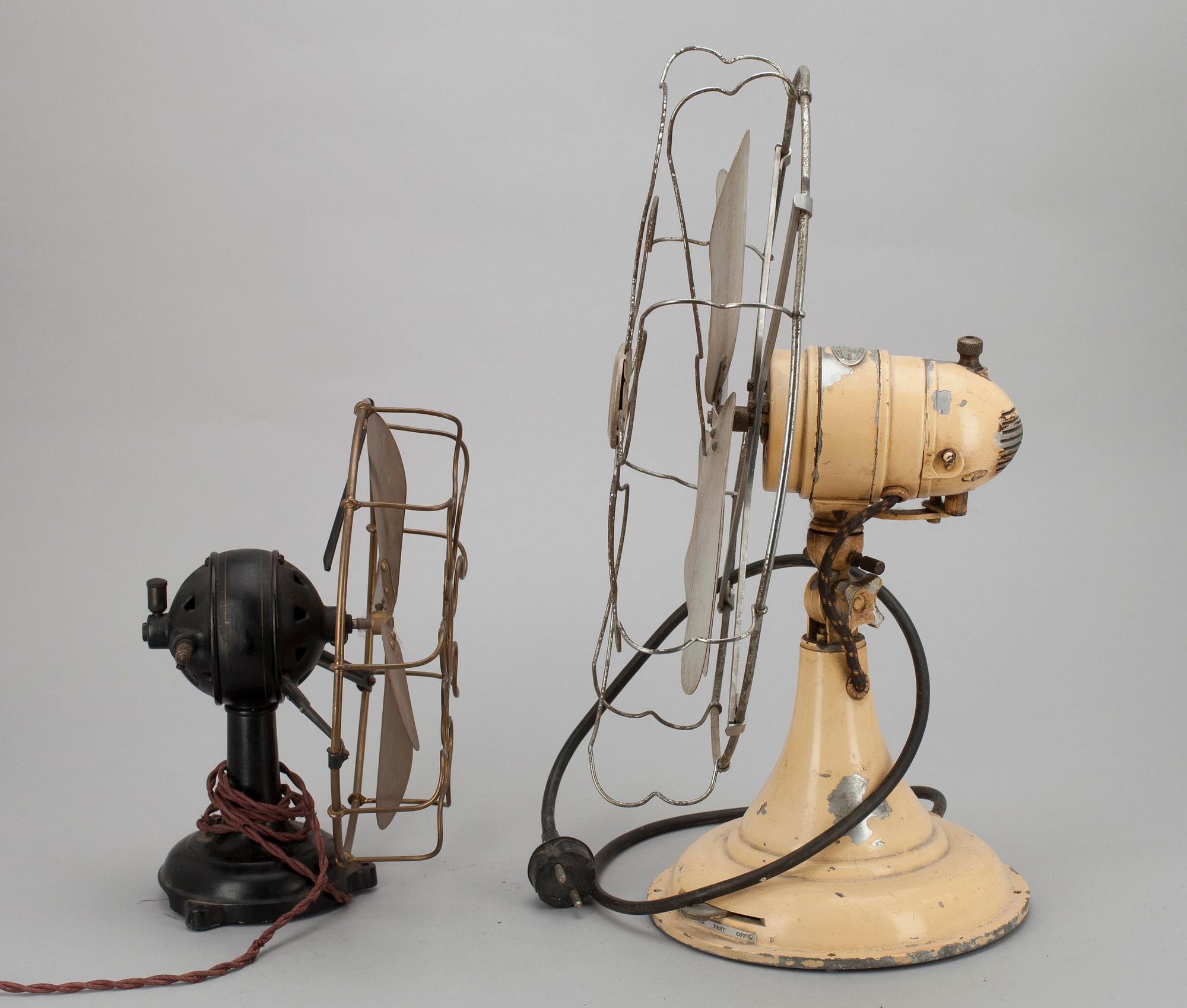 FLÄKTAR, 2 st, mässing, plåt och bakelit, 1900-talets första hälft.