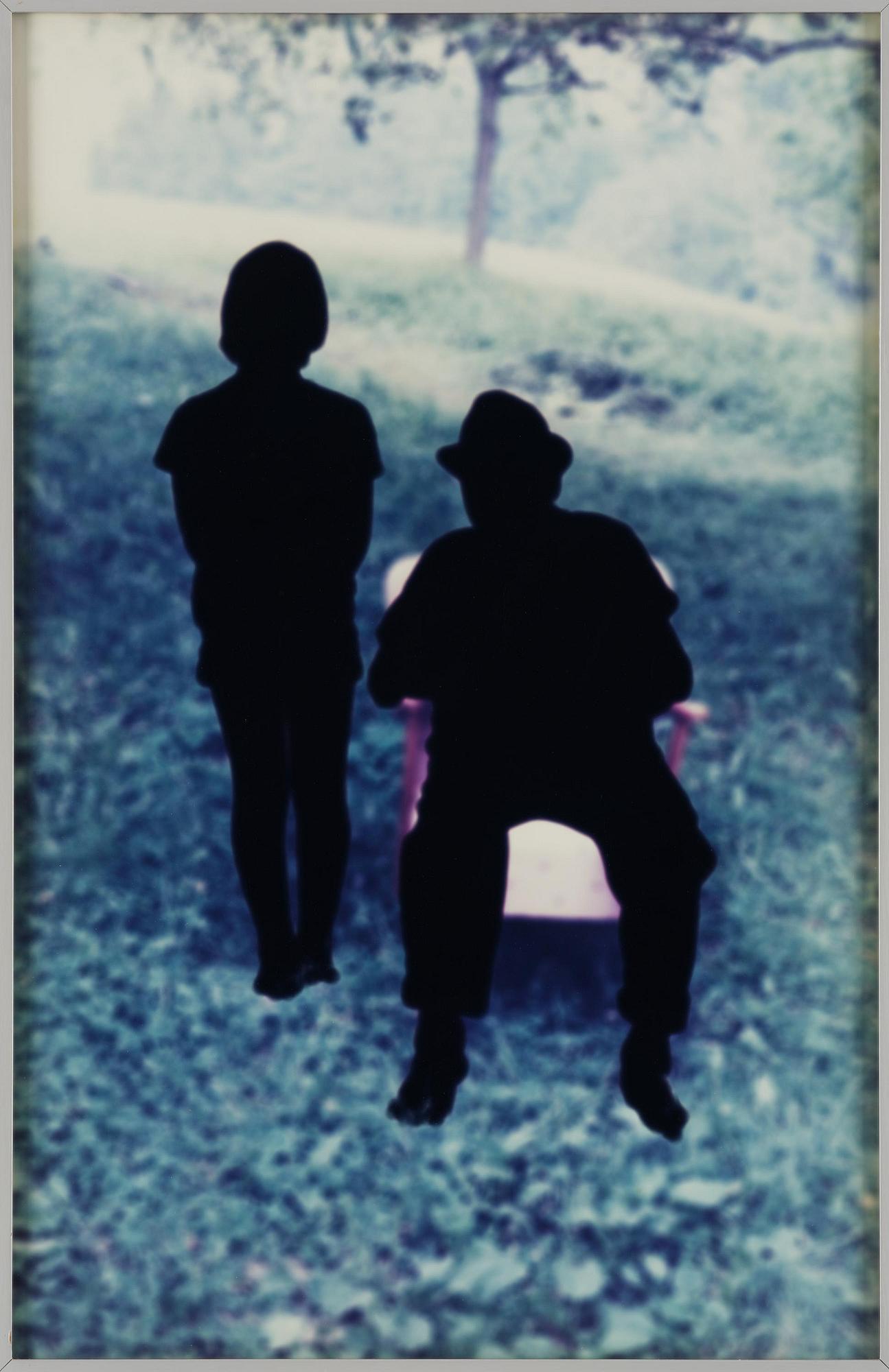 Maria Miesenberger, "Utan titel (På en stol i trädgården)",, 2000.