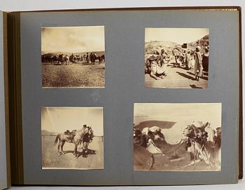 FOTOALBUM,   MEDELHAVSKRYSSNING 1905-06 MED KORVETTEN FREJA.