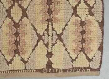 CARPET. Reliefflossa (knotted pile in relief). Signed Brita Grahn.