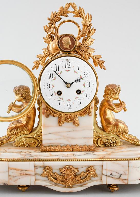 A table clock and two decoratives urn, around year 1900.