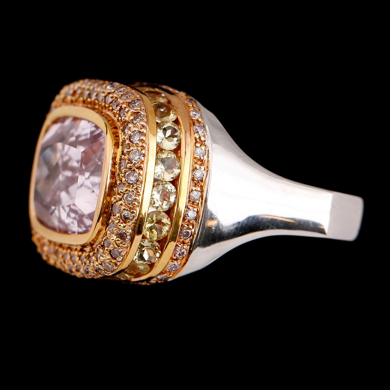 RING, 14 k flerfärgat guld, kunzite ca 12.00 ct, gula safirer tot ca 2.50 ct, diamanter tot ca 0.90 ct.